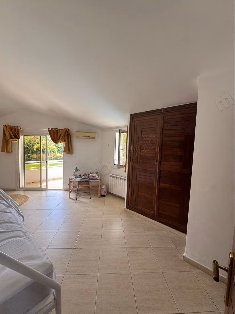 Luxurious villa for rent in Souissi. 7 large rooms. Fireplace and concierge service