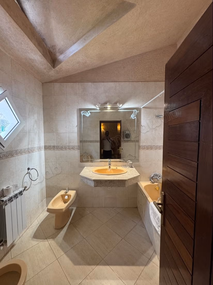 Luxurious villa for rent in Souissi. 7 large rooms. Fireplace and concierge service