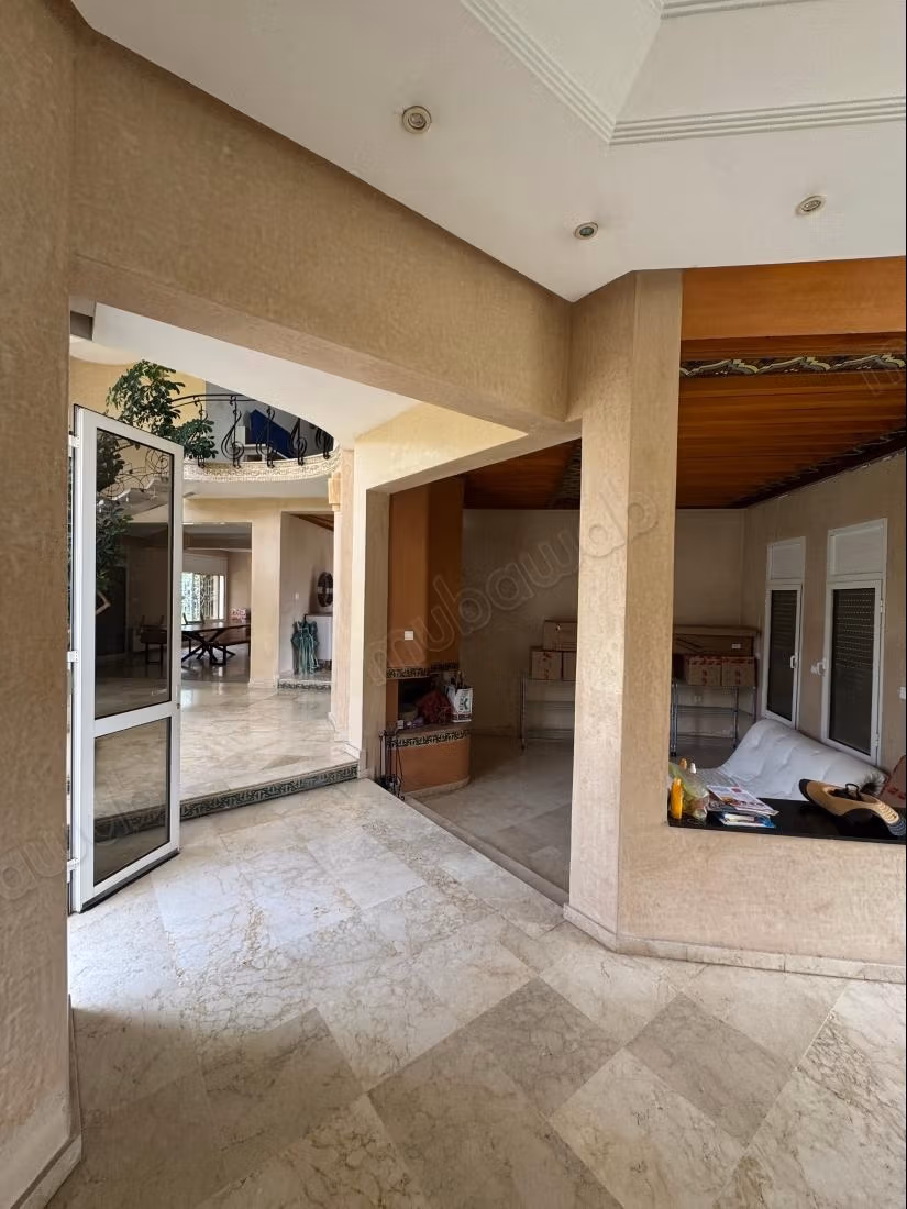 Luxurious villa for rent in Souissi. 7 large rooms. Fireplace and concierge service