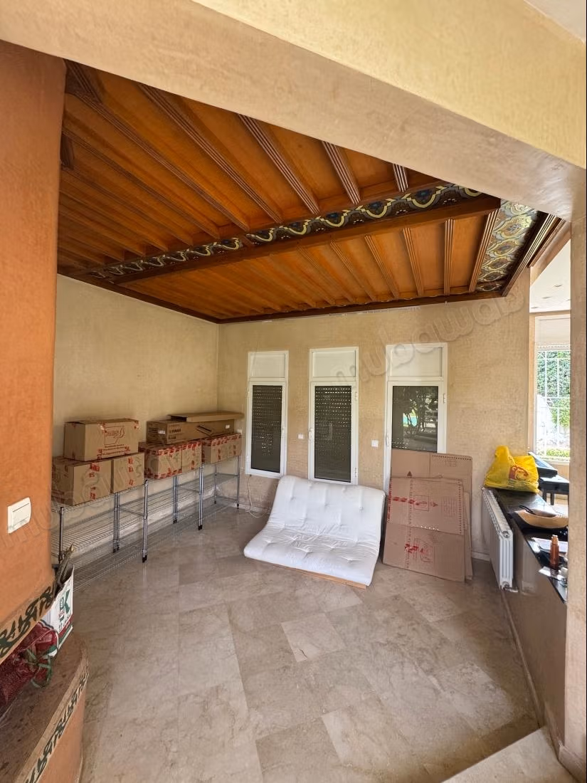 Luxurious villa for rent in Souissi. 7 large rooms. Fireplace and concierge service