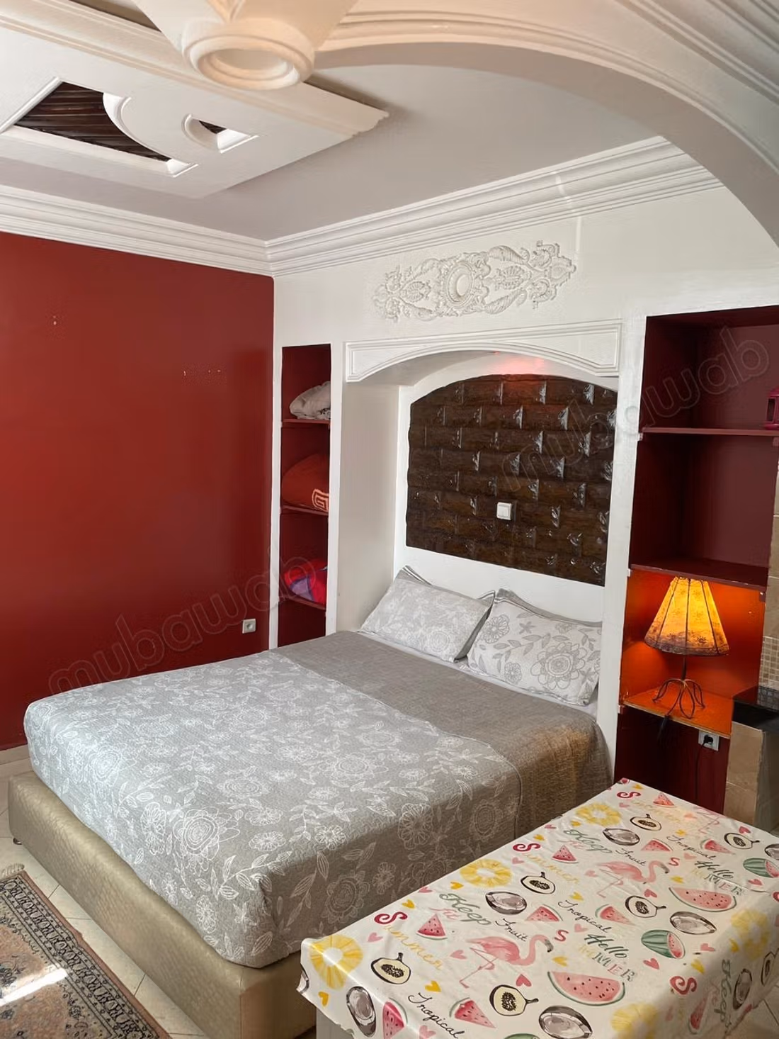 Bel appartement en location à Raounak. Surface de 50 m². Antenne parabolique, résidence sécurisée
