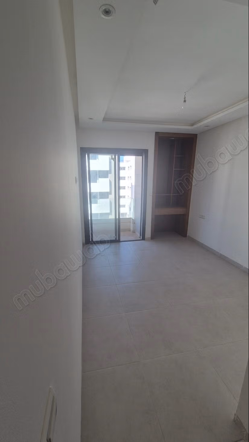 Superbo appartamento in affitto a Sala el Jadida. 3 stanze. Con ascensore e terrazza