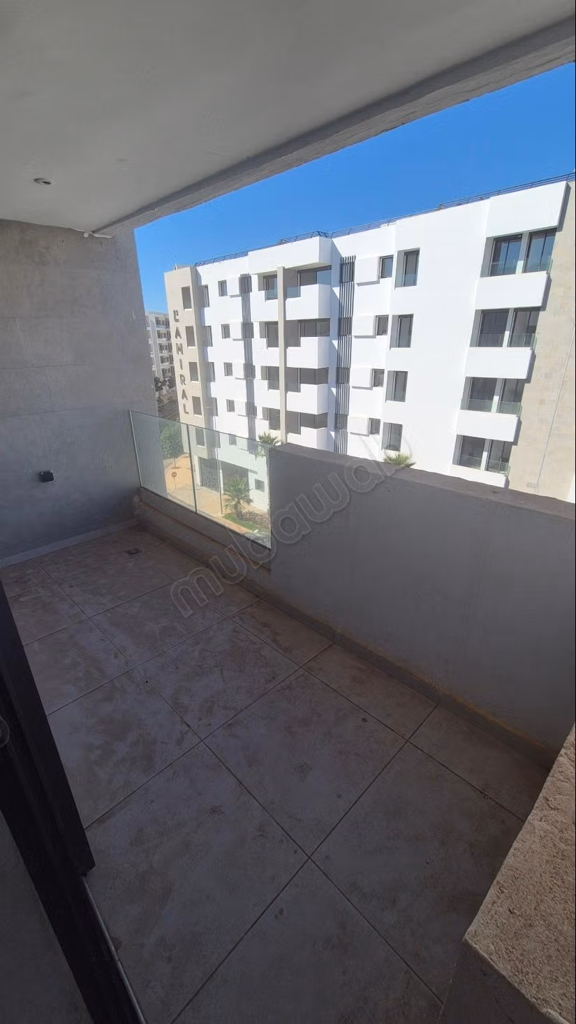 Superbo appartamento in affitto a Sala el Jadida. 3 stanze. Con ascensore e terrazza