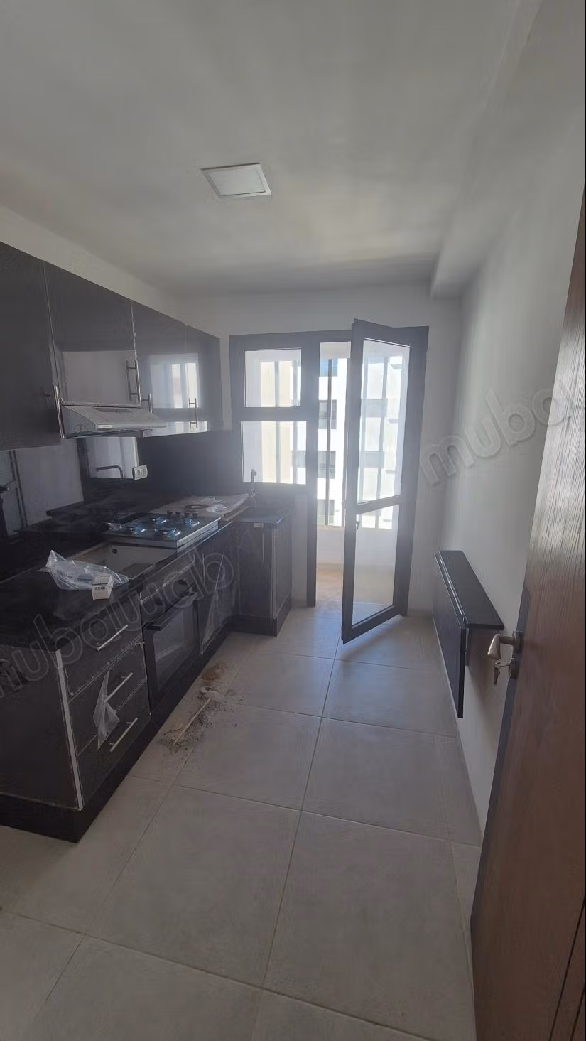 Superbo appartamento in affitto a Sala el Jadida. 3 stanze. Con ascensore e terrazza