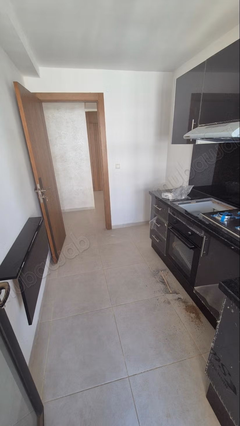 Superbo appartamento in affitto a Sala el Jadida. 3 stanze. Con ascensore e terrazza