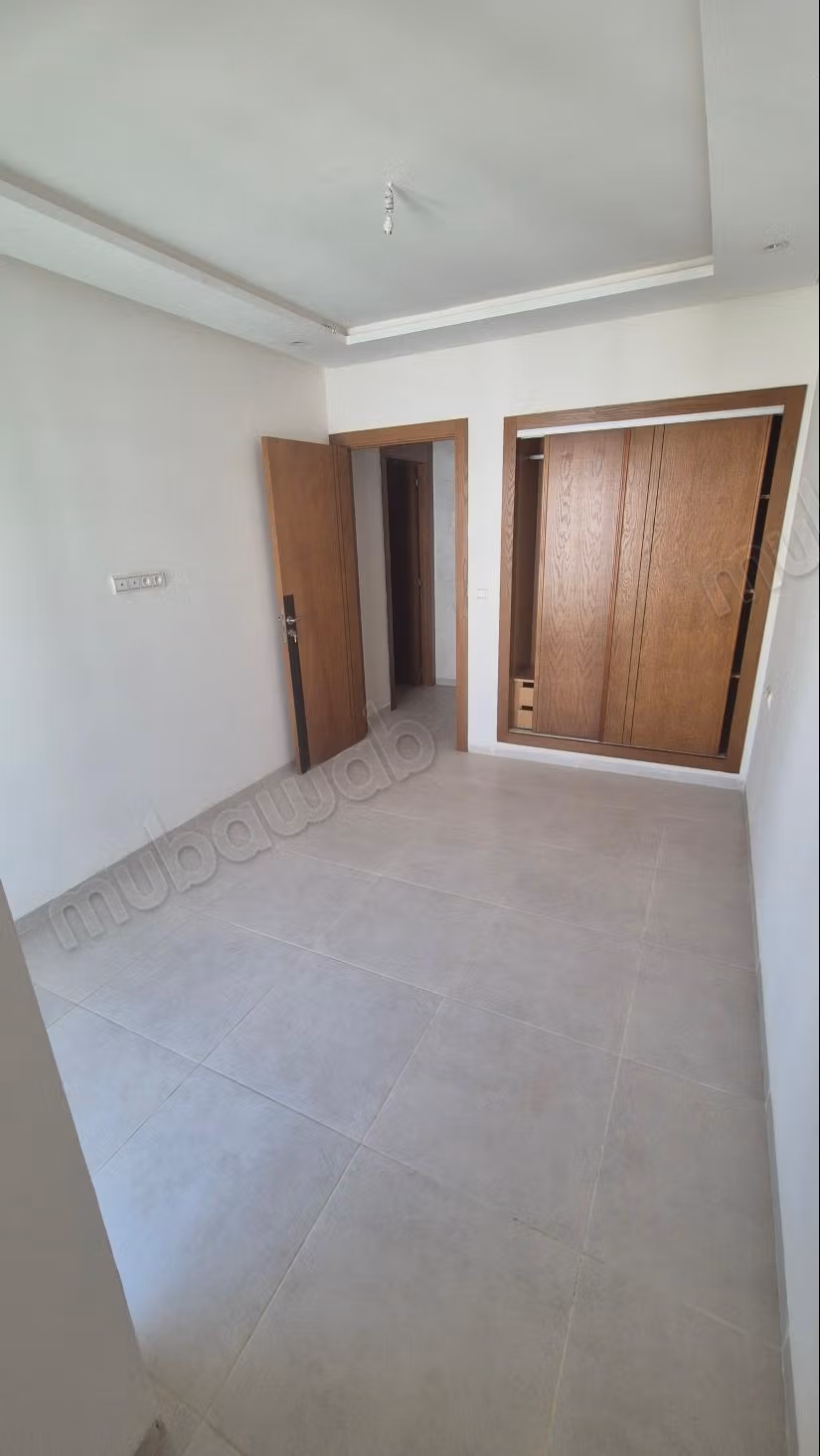 Superbo appartamento in affitto a Sala el Jadida. 3 stanze. Con ascensore e terrazza