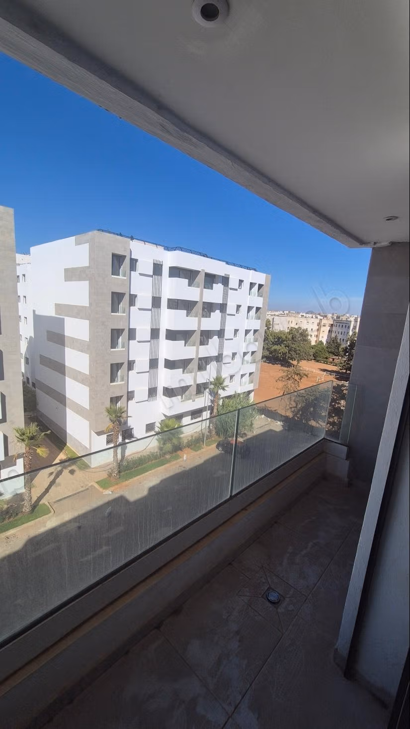 Superbo appartamento in affitto a Sala el Jadida. 3 stanze. Con ascensore e terrazza