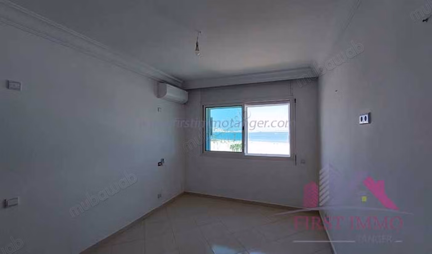 Empty Apartment for Rent with Sea View