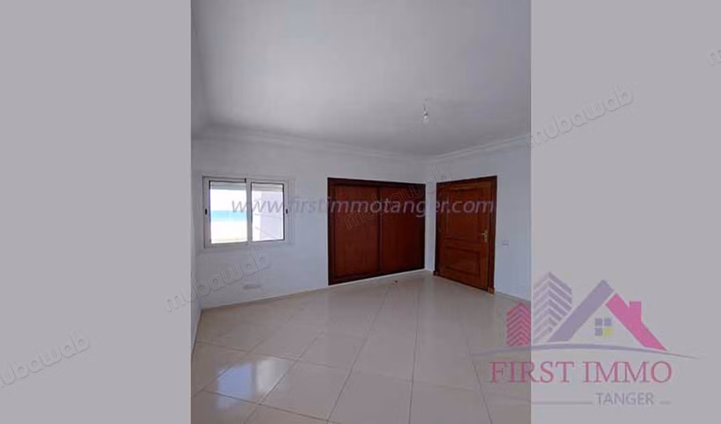 Empty Apartment for Rent with Sea View