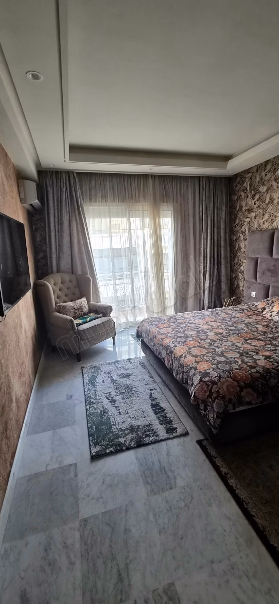 Sell apartment in Maârif. Area 188 m². Moroccan living room, security