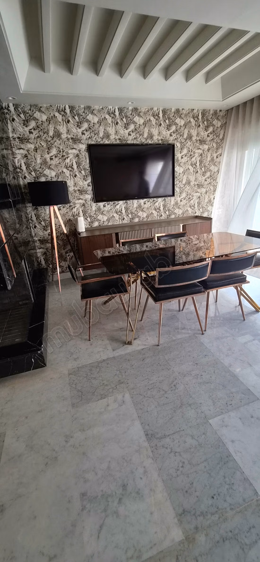Sell apartment in Maârif. Area 188 m². Moroccan living room, security