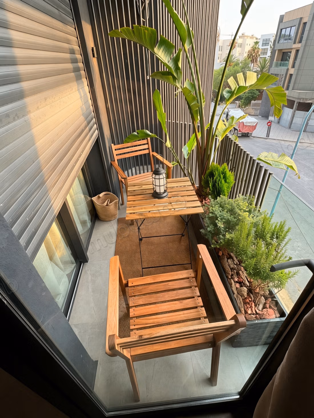 Bellissimo studio nuovo con terrazza soleggiata