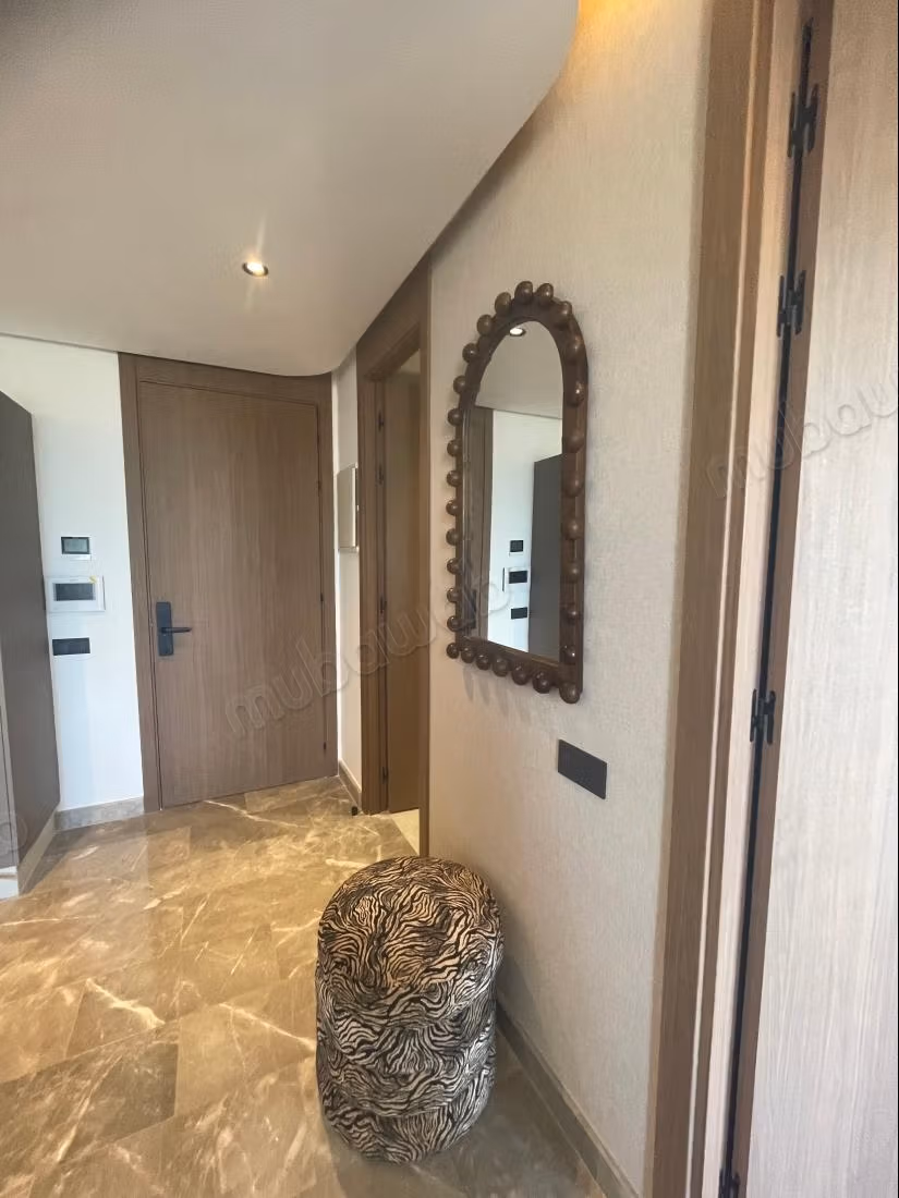 Bellissimo studio nuovo con terrazza soleggiata