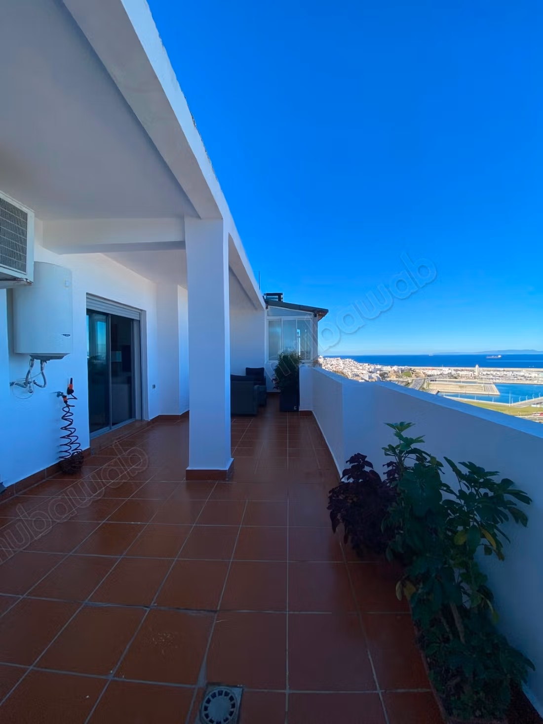 Appartamento arredato di prestigio con vista mare