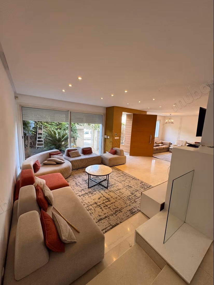 Location villa de haut standing à Riyad. 4 chambres agréables. Bien meublé