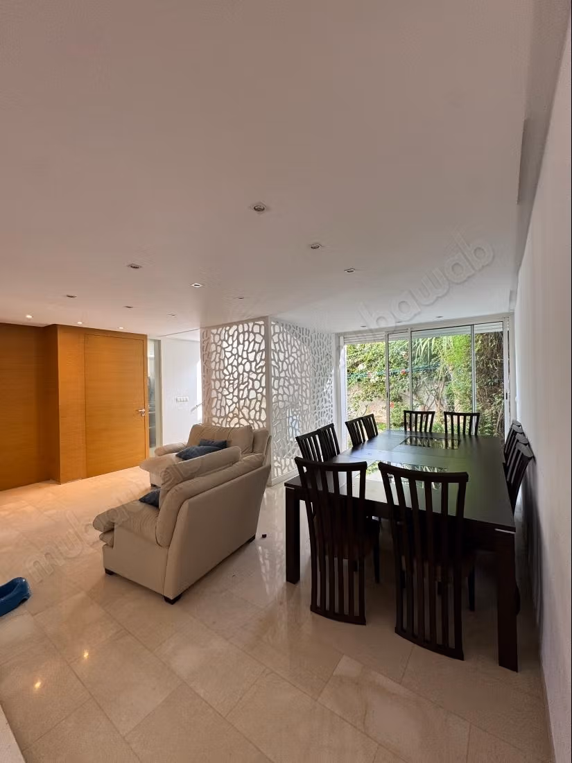 Location villa de haut standing à Riyad. 4 chambres agréables. Bien meublé