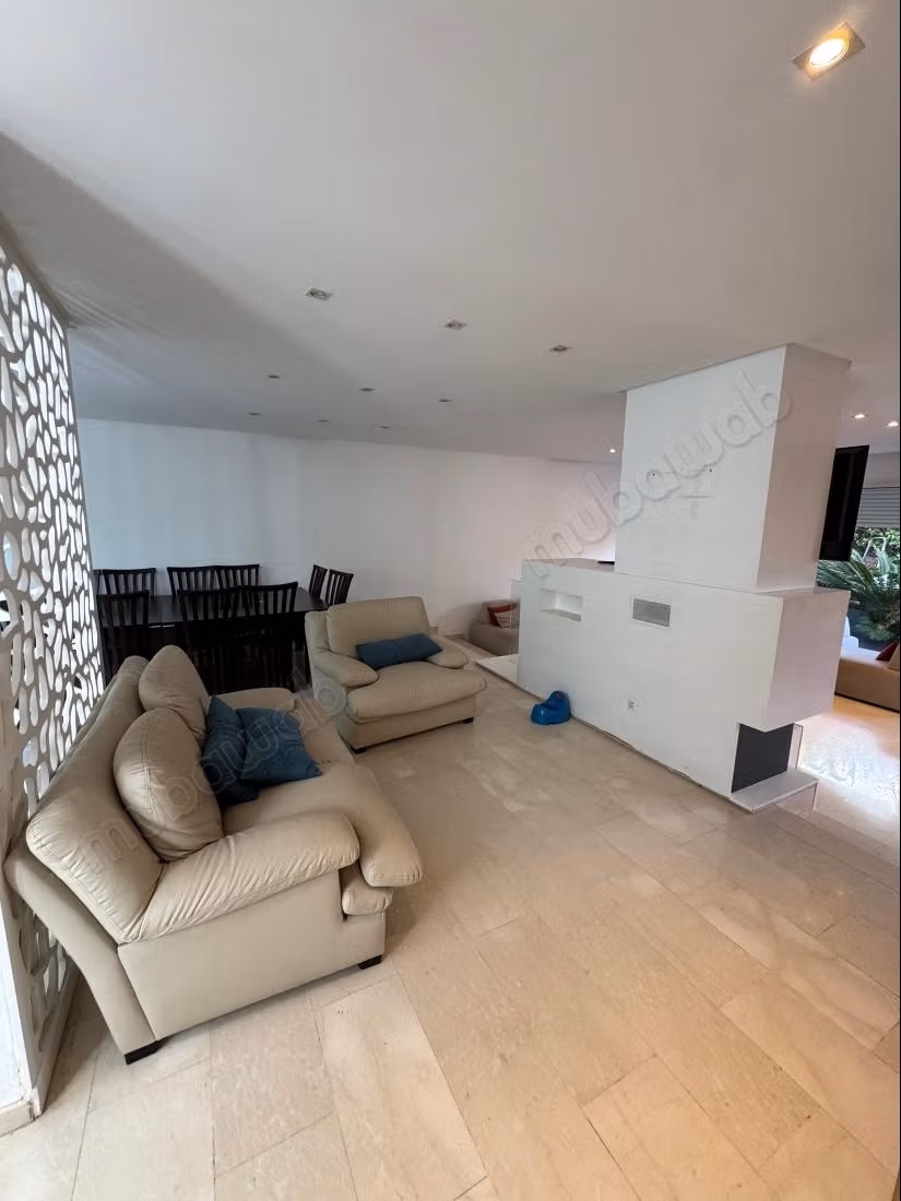 Location villa de haut standing à Riyad. 4 chambres agréables. Bien meublé