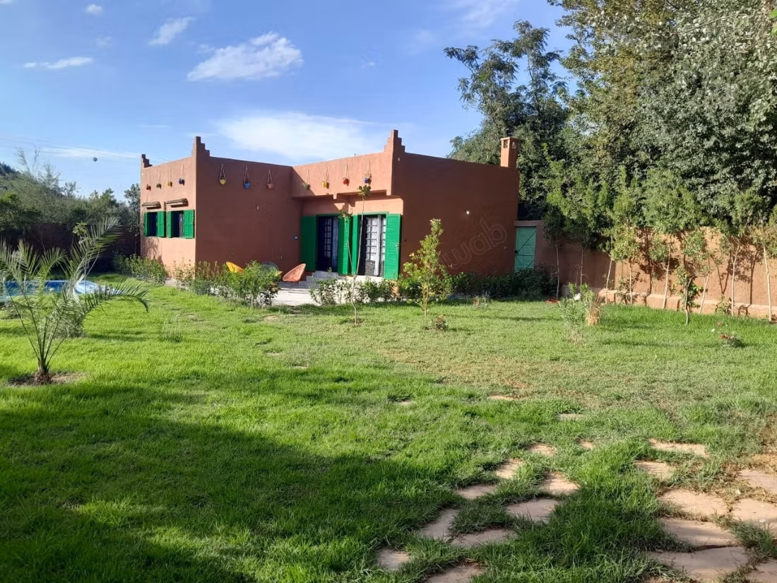 Villa te koop, 690 vierkante meter, prijs 100.000 dirham
