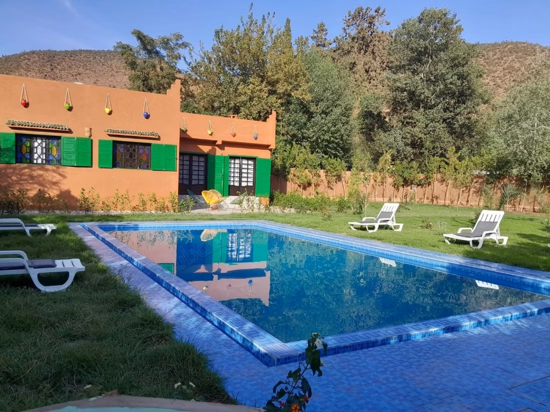 Villa te koop, 690 vierkante meter, prijs 100.000 dirham