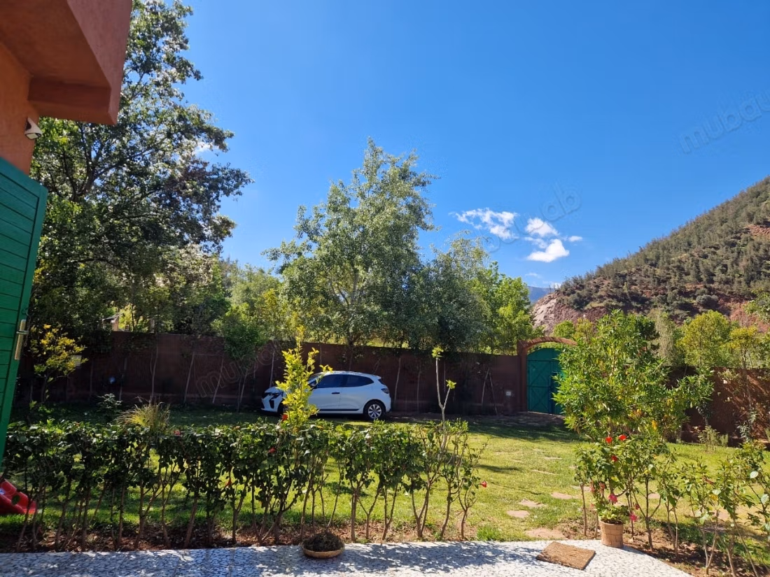 Villa te koop, 690 vierkante meter, prijs 100.000 dirham