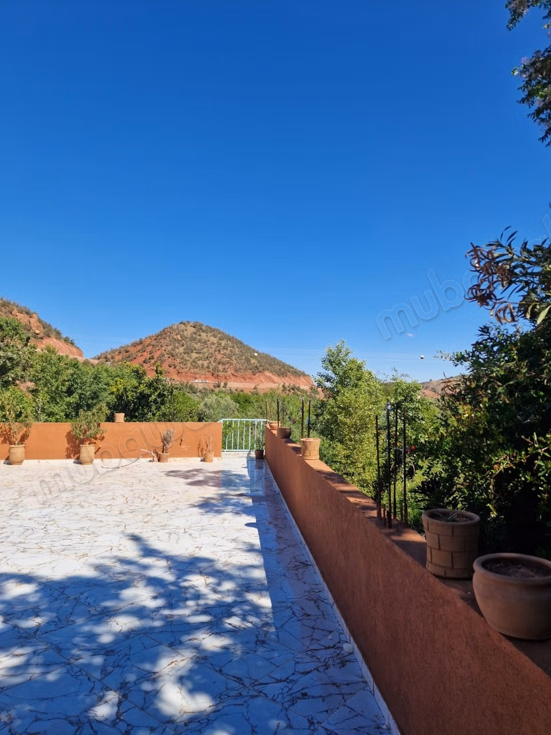 Villa te koop, 690 vierkante meter, prijs 100.000 dirham