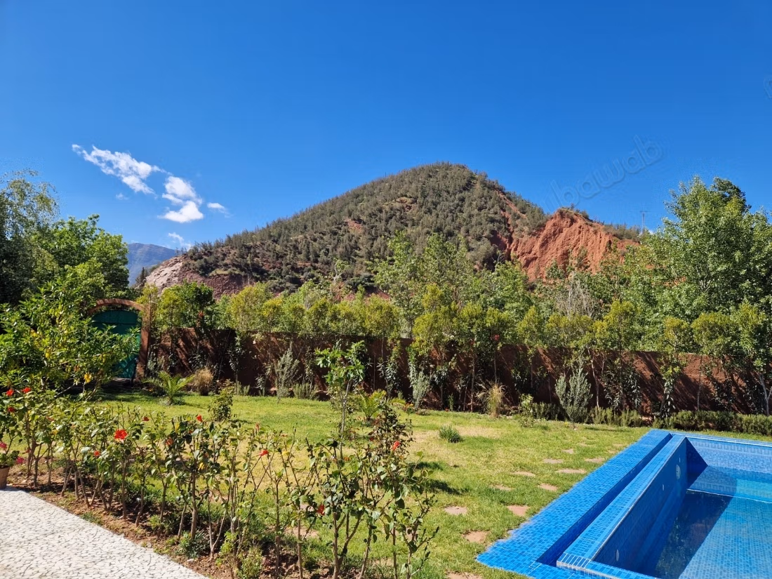 Villa te koop, 690 vierkante meter, prijs 100.000 dirham