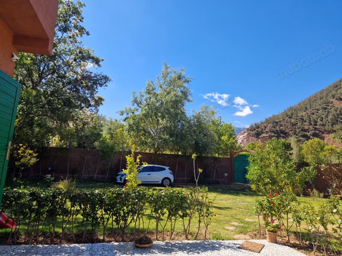 Villa te koop, 690 vierkante meter, prijs 100.000 dirham