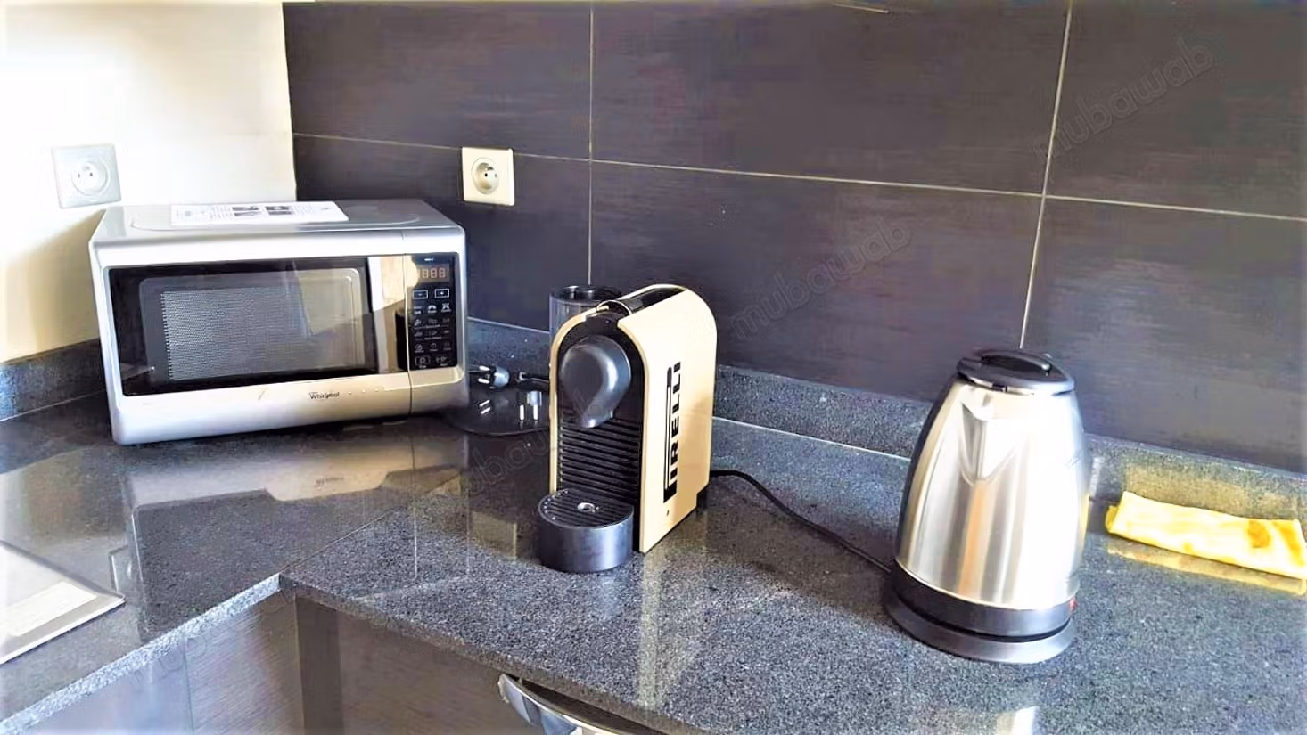 Magnifico Appartamento Arredato con 3 Camere e Piscina