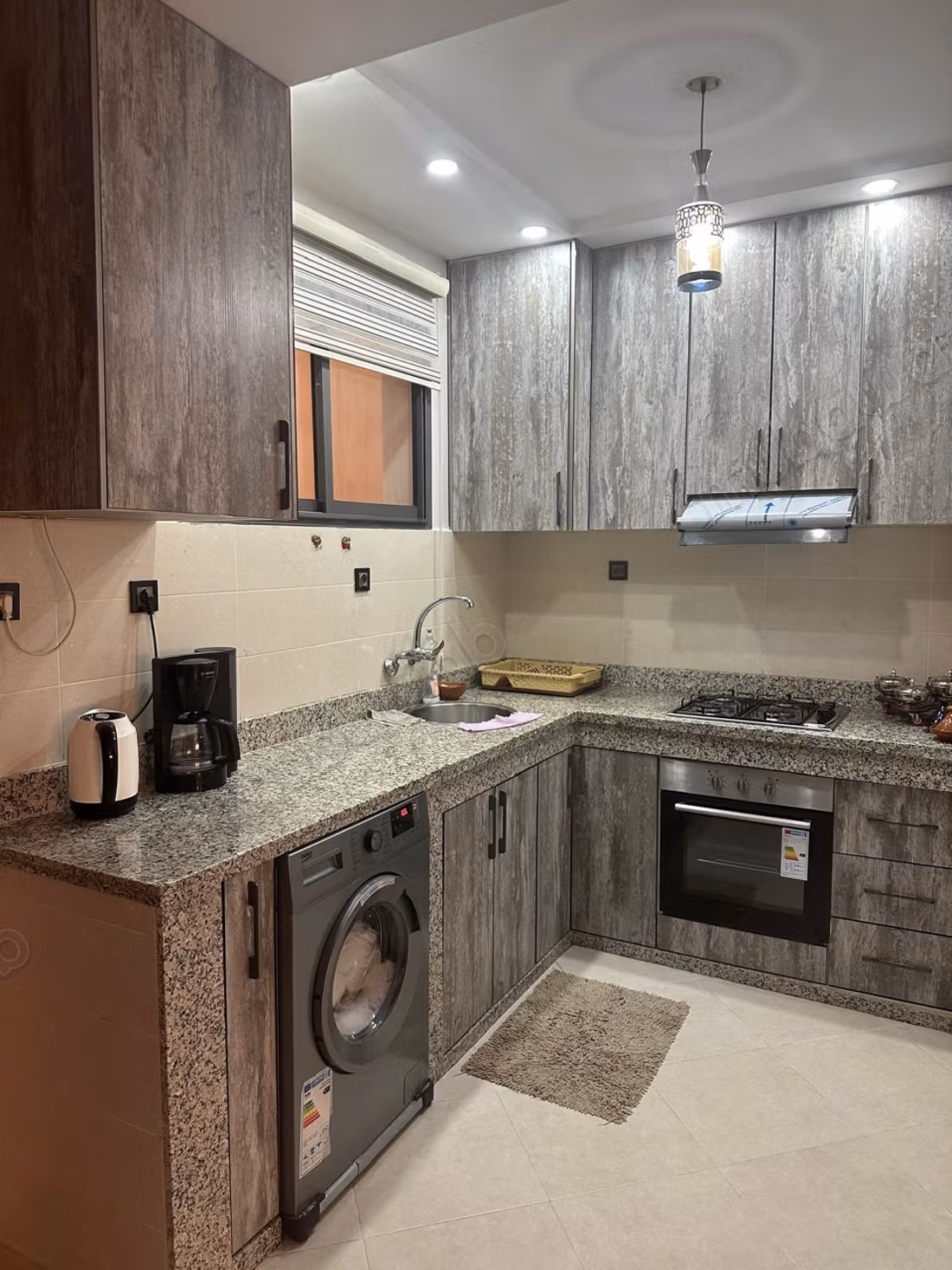 Bella casa in affitto a Hay Mohammadi. 2 camere. Arredata
