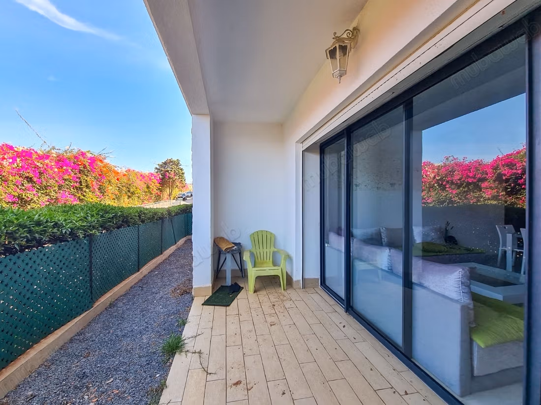 Ground floor apartment with sea view