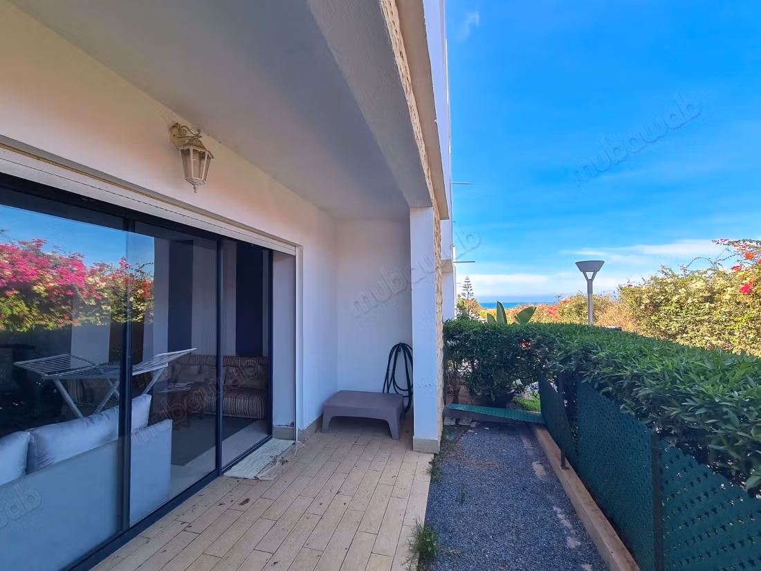 Ground floor apartment with sea view