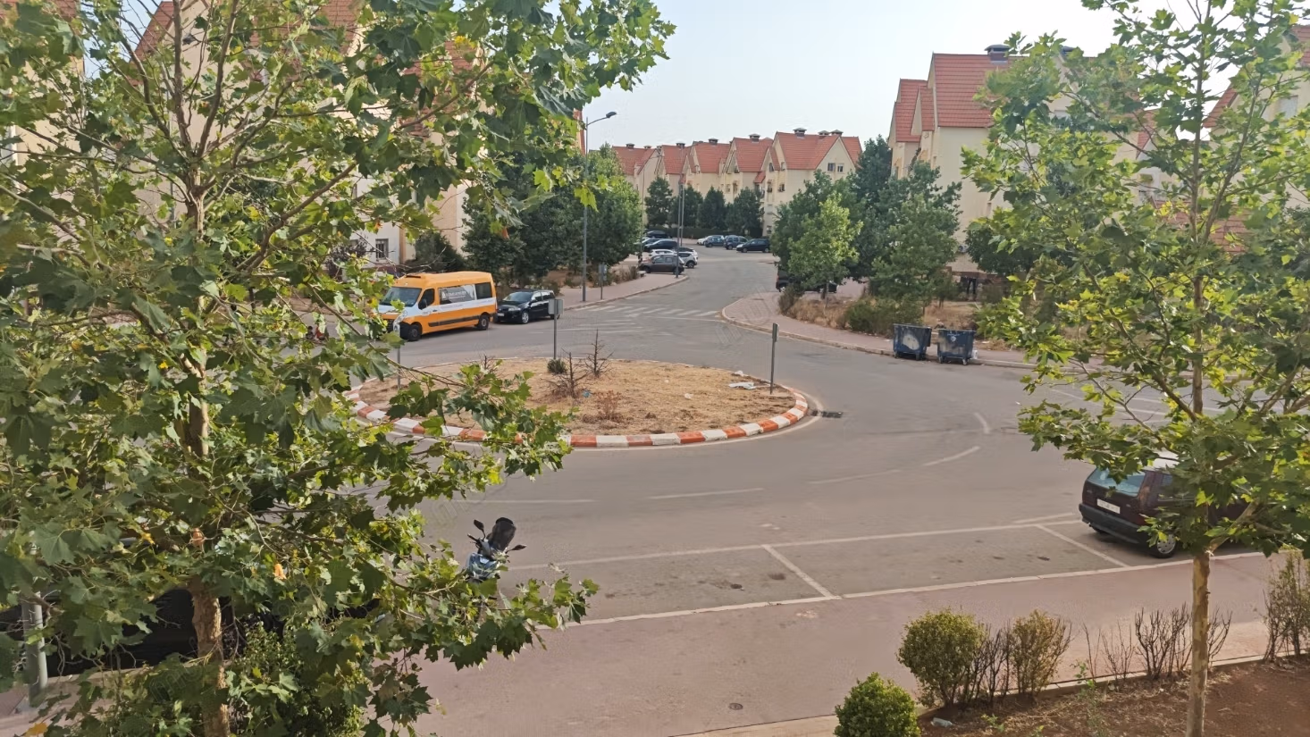 Vente d'un bel appartement dans les Jardins d'Ifrane. Surface de 60 m². Résidence avec piscine, climatisation