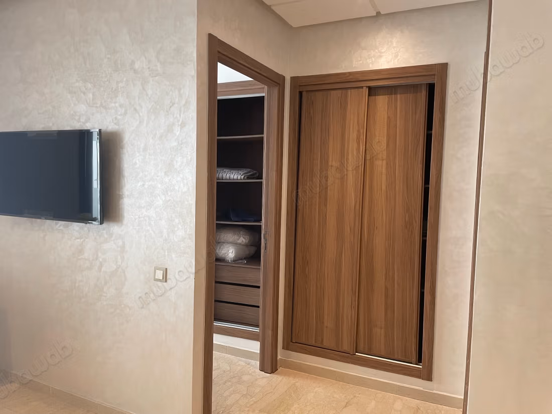 Studio te koop in Belvédère 2 grote kamers. Gemeubileerd