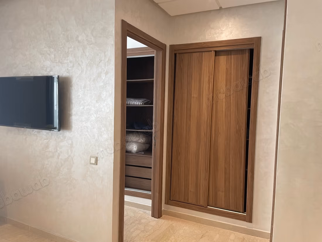 Studio te koop in Belvédère 2 grote kamers. Gemeubileerd