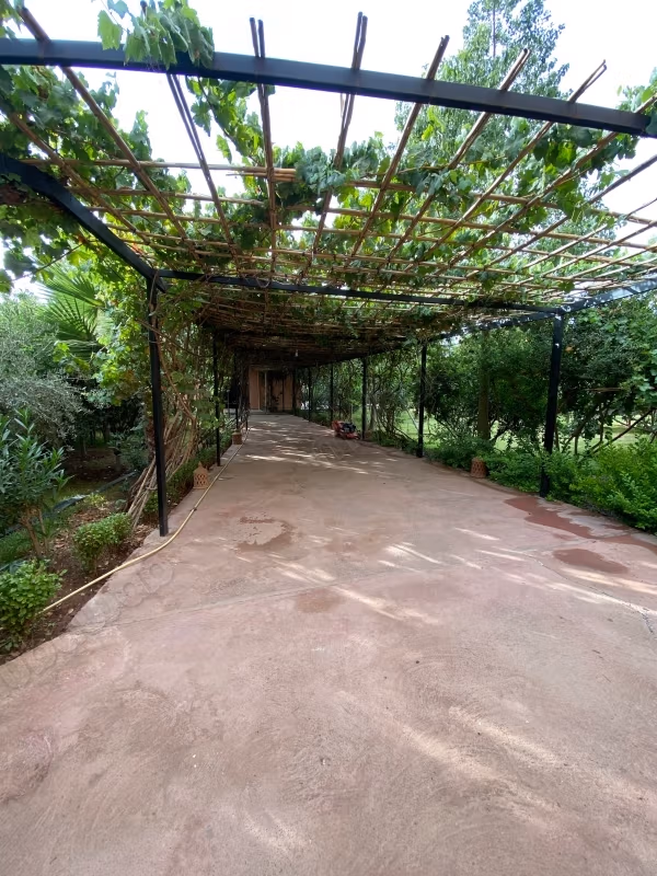 Location d'une villa exceptionnelle sur la route de Fès. 3 grandes pièces. Salon traditionnel