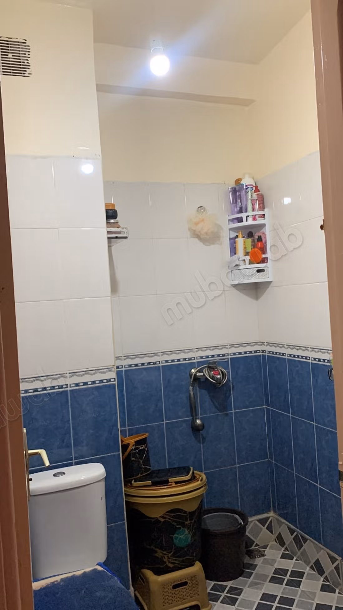 Vente d'un appartement rue Abdelkader El Saharaoui derrière la clinique 10 Mars, précisément à la station 10 Mars tramway. 2 grandes pièces