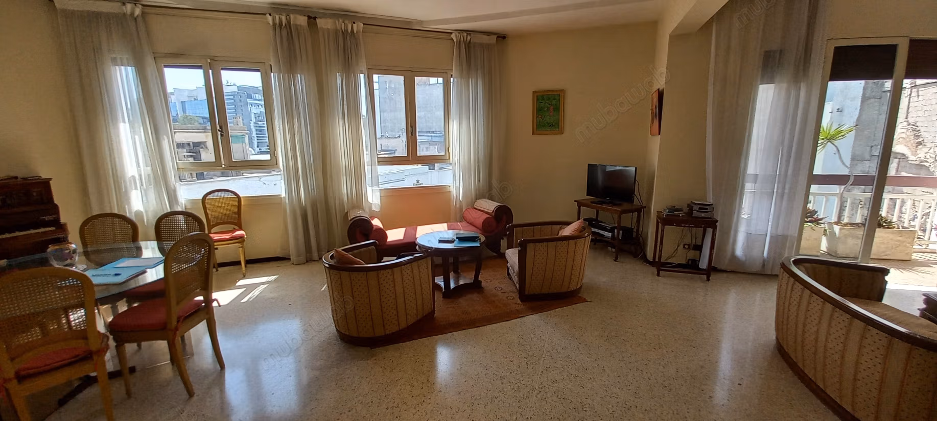 Beautiful apartment for sale in Lusitania. Area 200 m². With elevator and terrace