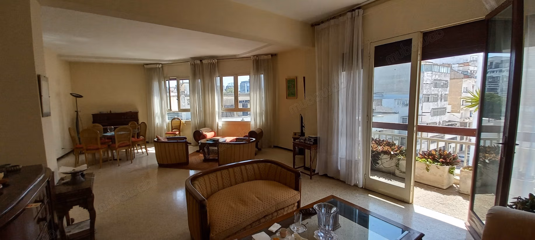 Beautiful apartment for sale in Lusitania. Area 200 m². With elevator and terrace