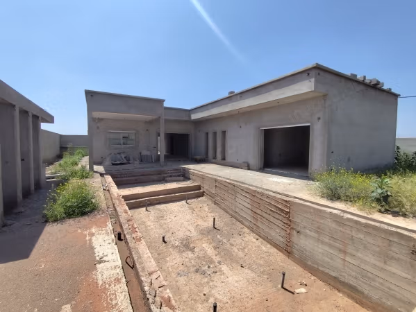 Villa Semie Finie à Vendre en Region d'issen