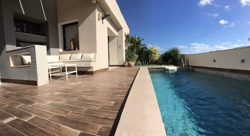 Penthouse 410 m² – Piscine & vue dégagée