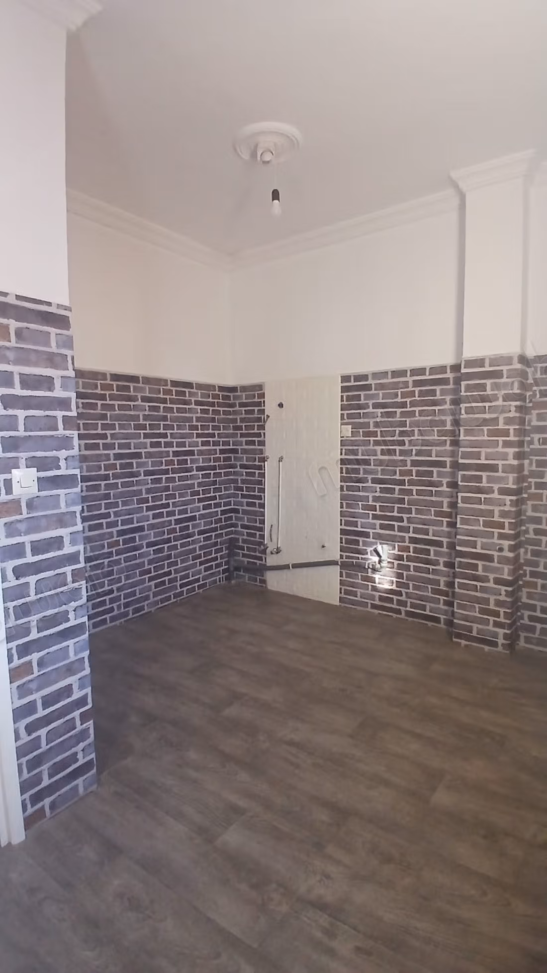 Zeer mooi COMMERCIEEL appartement te huur in het stadscentrum. 4 kamers. Dubbele beglazing