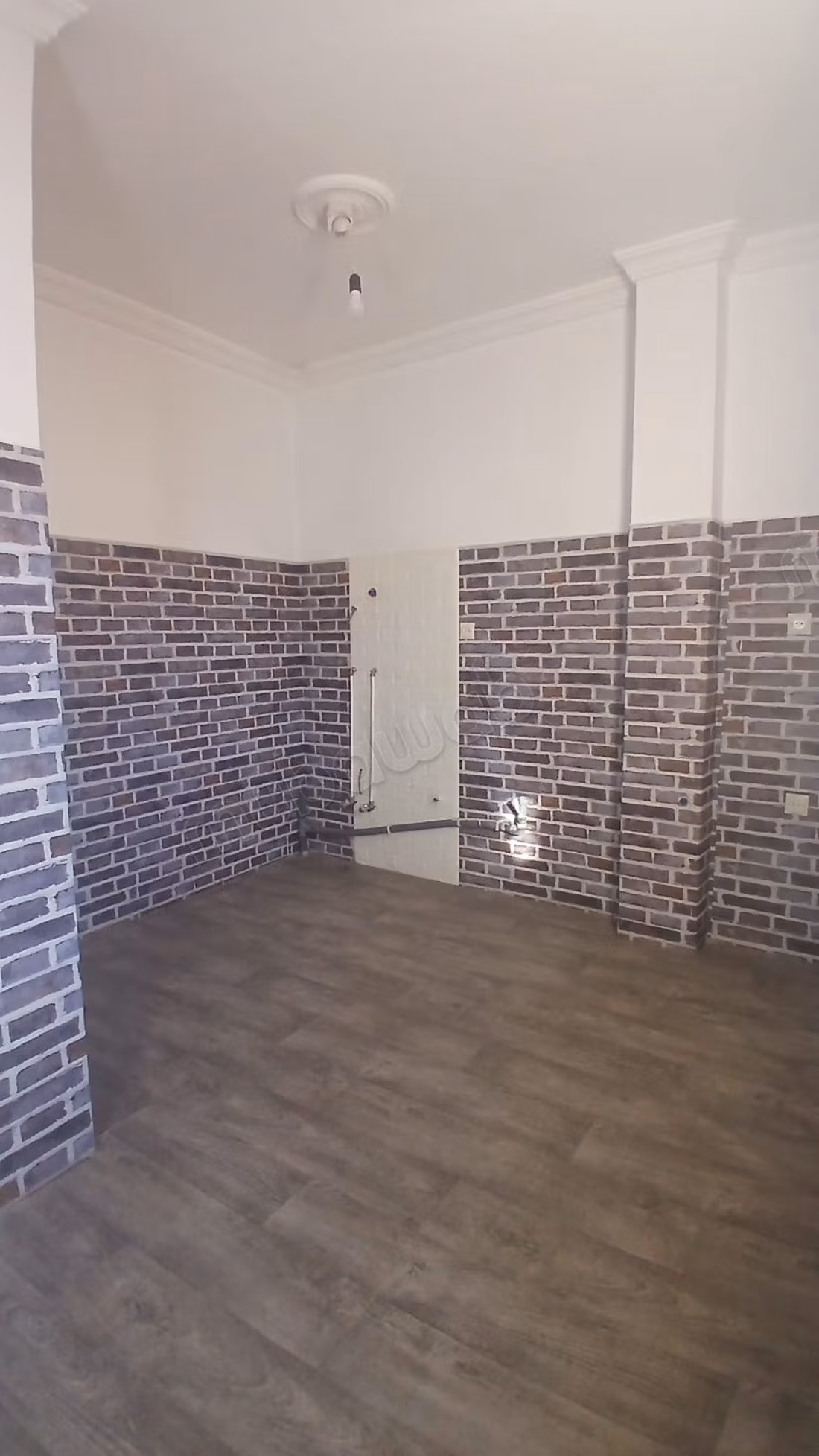 Zeer mooi COMMERCIEEL appartement te huur in het stadscentrum. 4 kamers. Dubbele beglazing