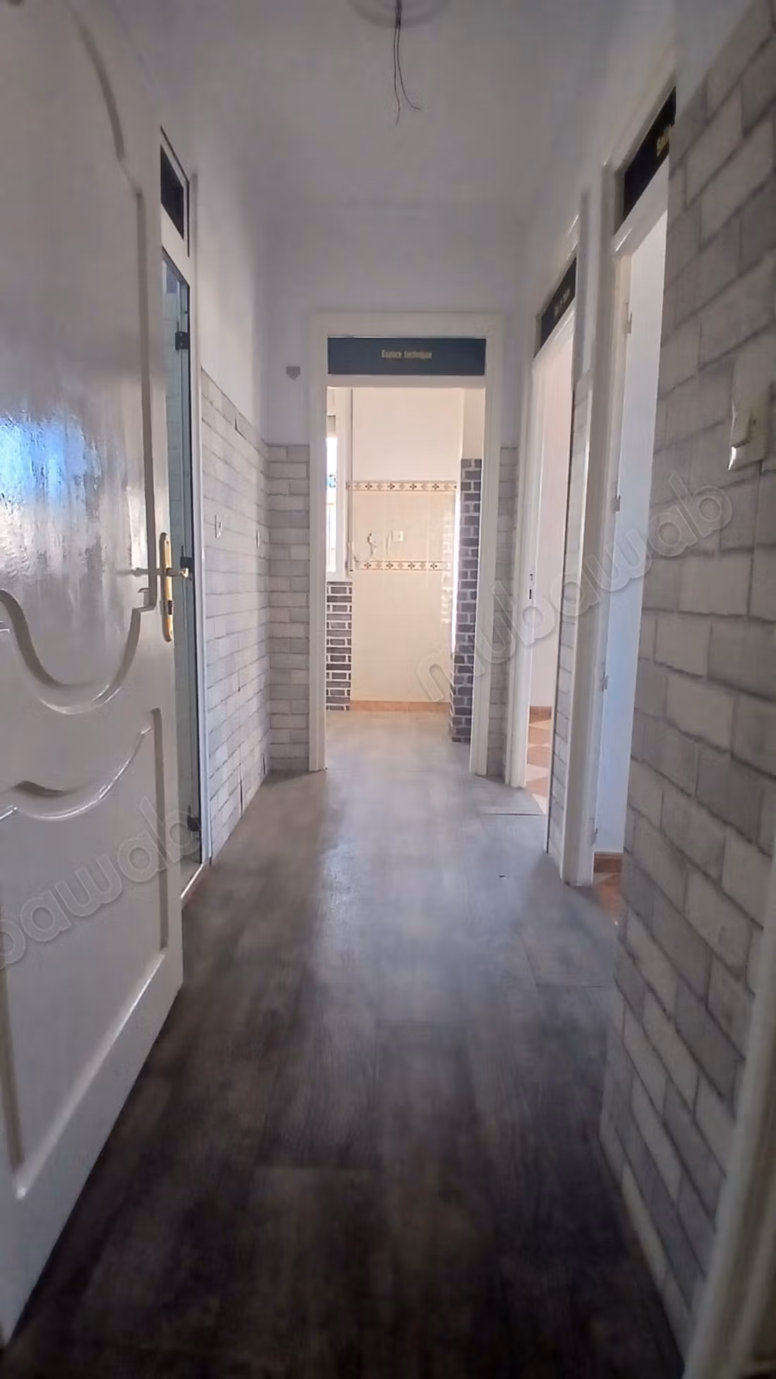 Zeer mooi COMMERCIEEL appartement te huur in het stadscentrum. 4 kamers. Dubbele beglazing