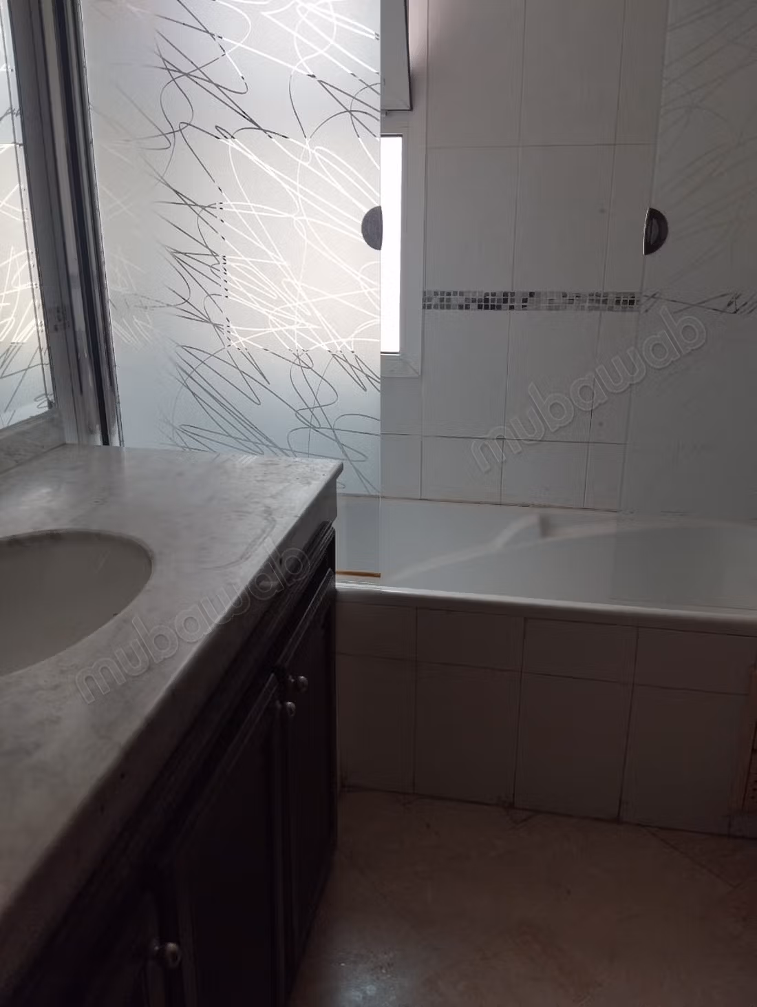 Encuentra un apartamento en alquiler en Racine. Área de 156 m². Ascensor y espacios de estacionamiento