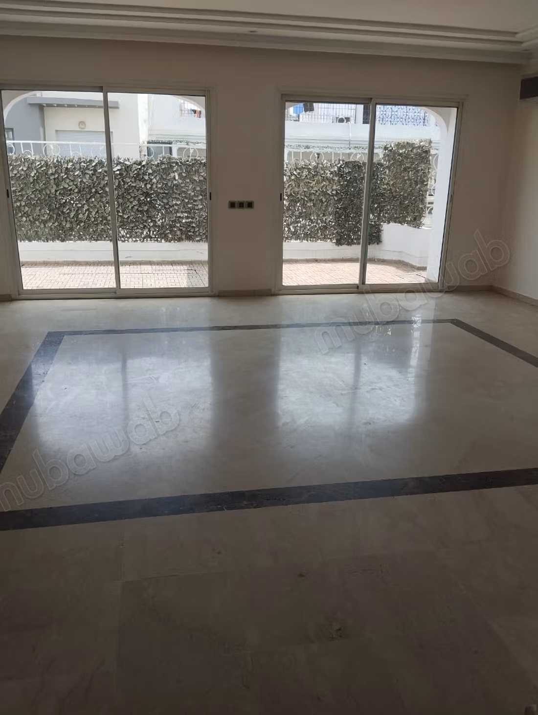 Encuentra un apartamento en alquiler en Racine. Área de 156 m². Ascensor y espacios de estacionamiento