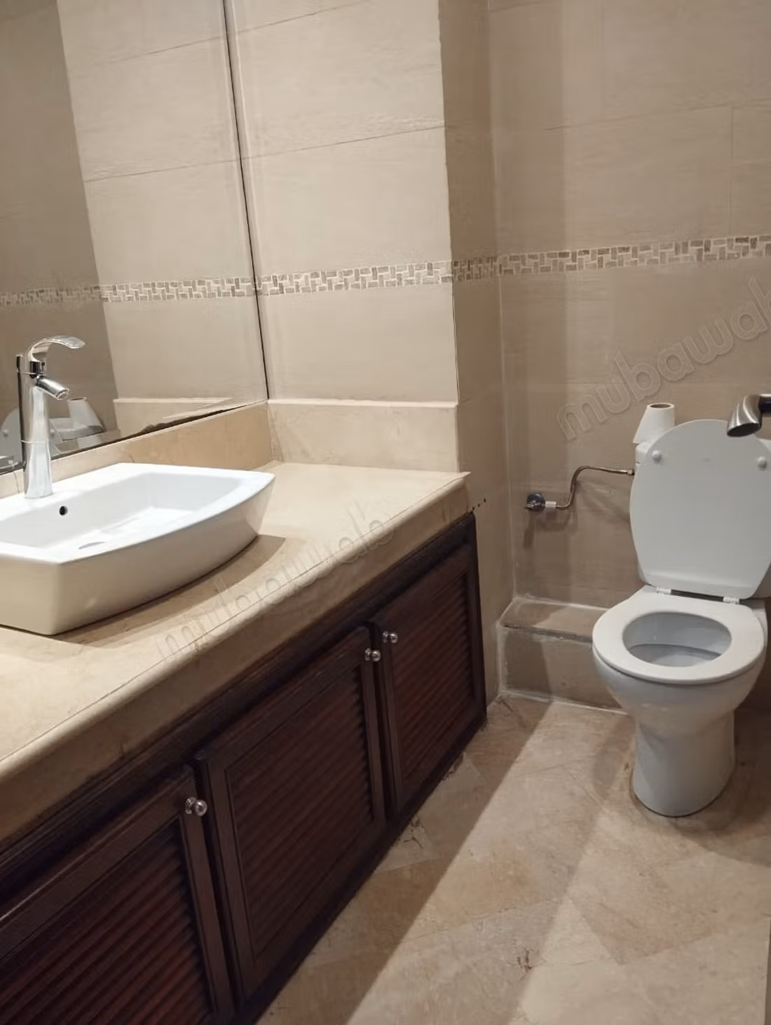 Encuentra un apartamento en alquiler en Racine. Área de 156 m². Ascensor y espacios de estacionamiento