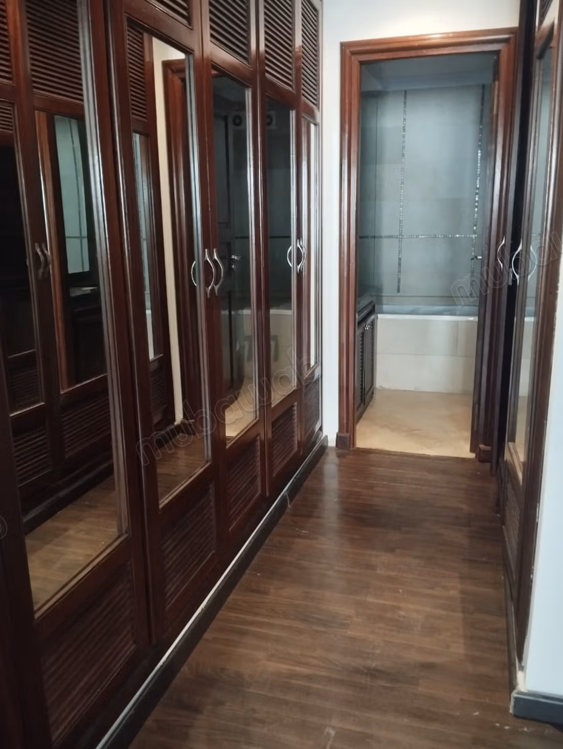 Encuentra un apartamento en alquiler en Racine. Área de 156 m². Ascensor y espacios de estacionamiento