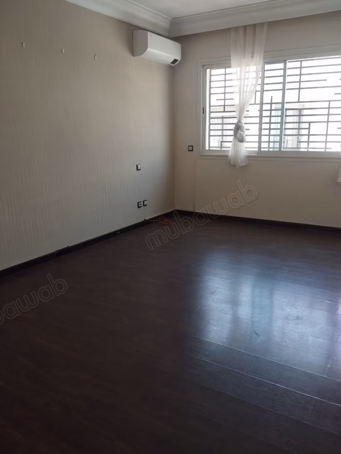 Encuentra un apartamento en alquiler en Racine. Área de 156 m². Ascensor y espacios de estacionamiento