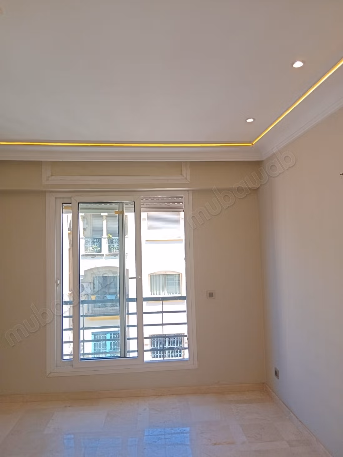 Find an apartment for rent in Racine. 
5 comfortable rooms. 
Carpark, Balcony