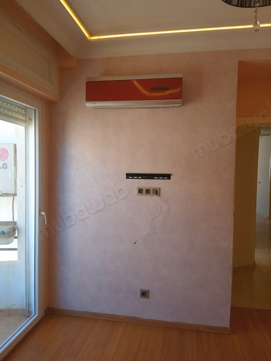 Find an apartment for rent in Racine. 
5 comfortable rooms. 
Carpark, Balcony